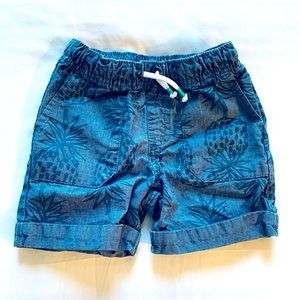 Kids toddler boy shorts in good condition size 18 months